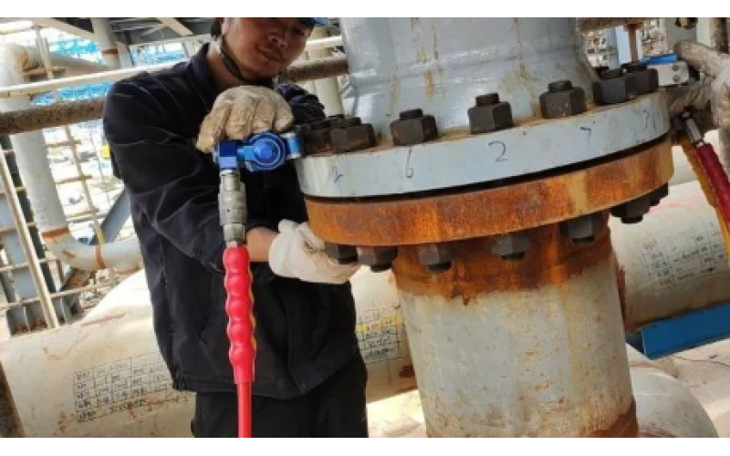 冶金余热回收设备螺栓安装预紧选用KWZK（中国）官方网站液压力矩扳手