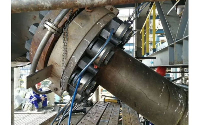 化肥氨合成塔顶盖螺栓预紧客户选用（中国）官方网站KWZK液压螺栓拉伸器